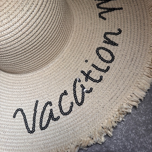 Gorgeous sequin vacation hat - Picture 4 of 6